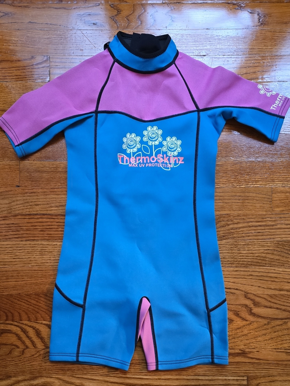 ThermoSkinz Girls' Blue & Pink Short-Sleeve Rashguard Wet Suit